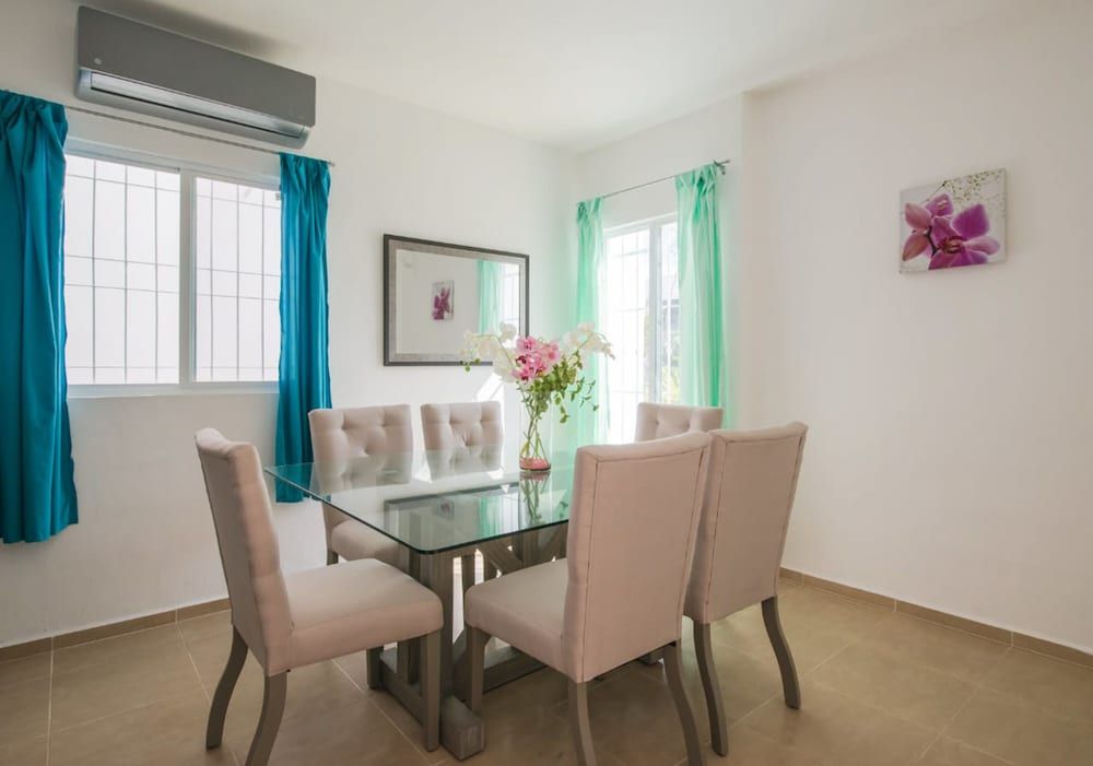 Dream House with Hot Tub Family House, 2 Bedrooms, Non Smoking, Hot Tub 10