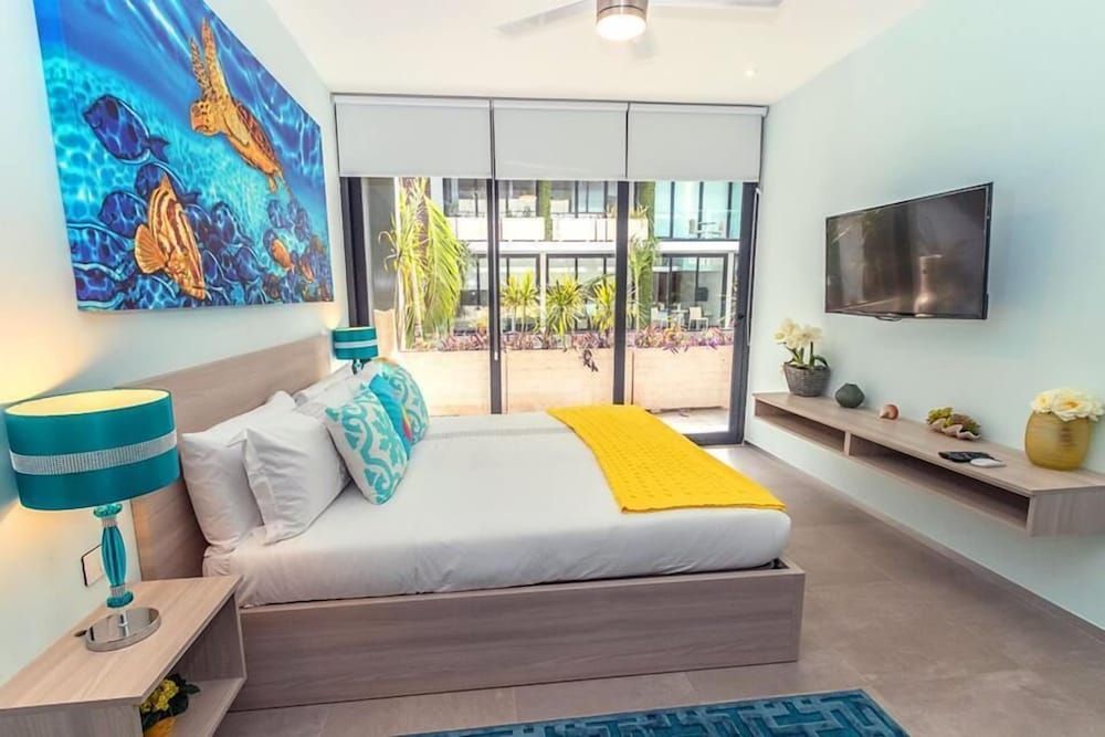 undefined The City 1108 N 3