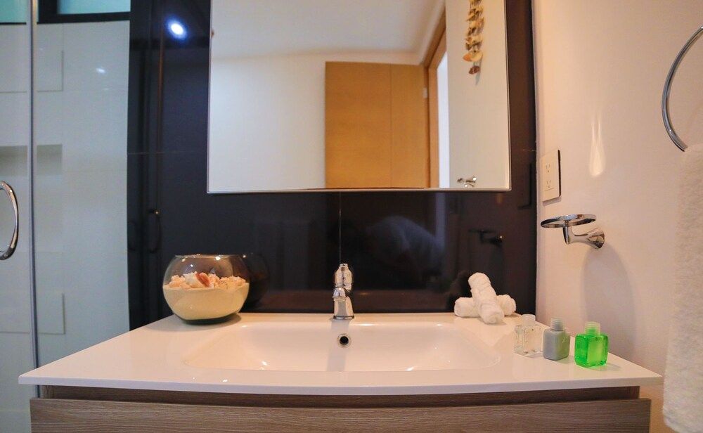 undefined The City 1108 N 10