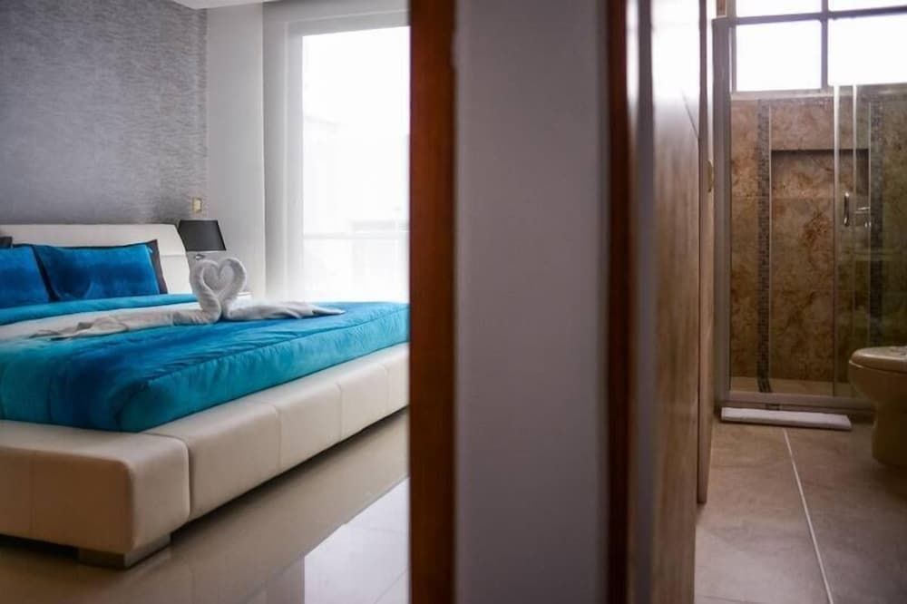 undefined Quintamar 302 4