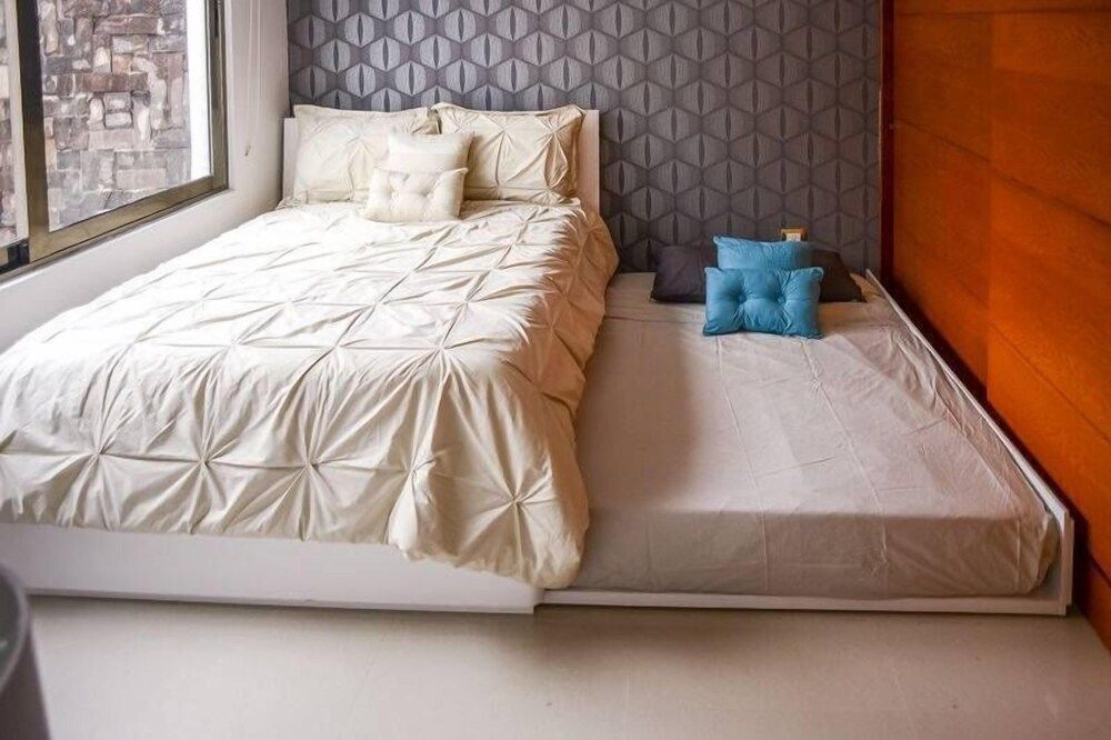 undefined Quintamar 302 5