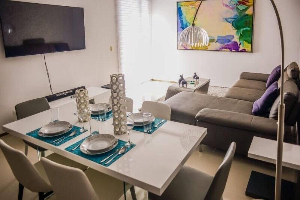 undefined Quintamar 302 9