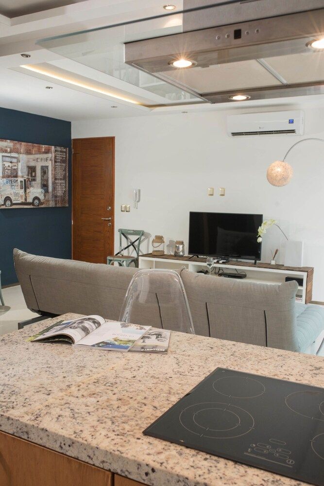 undefined Quintamar 101 8