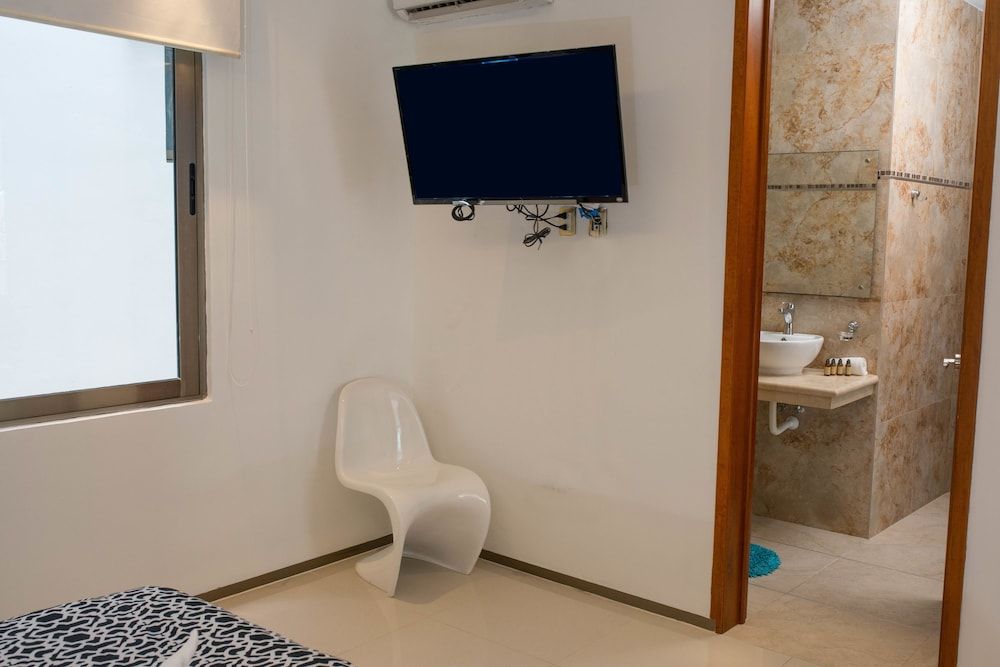 undefined Quintamar 101 5