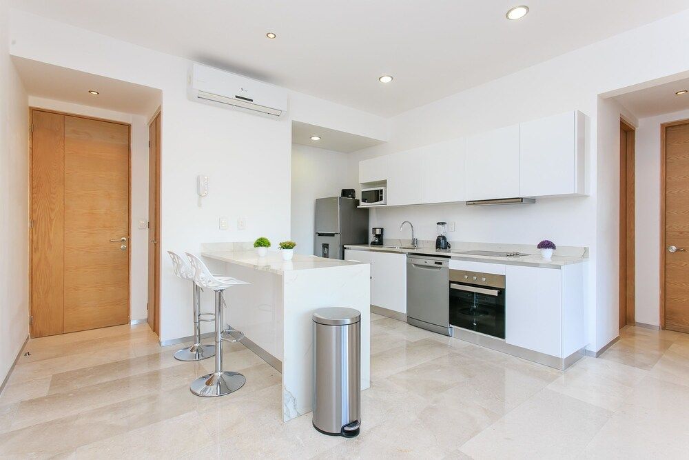 undefined Menesse 32 - 202 7