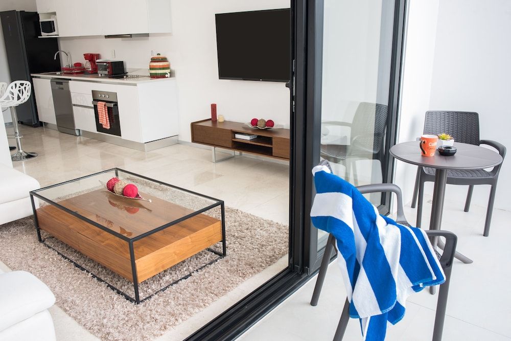 undefined Menesse 32 - 204 8