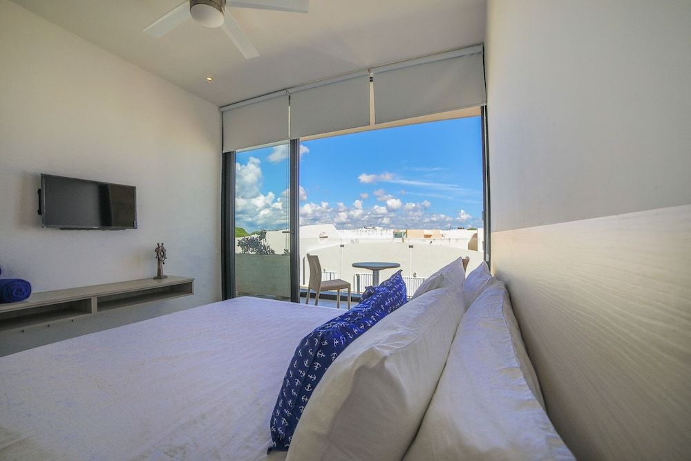 undefined The City 1309 N 4