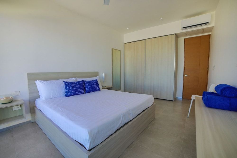 undefined The City 1309 N