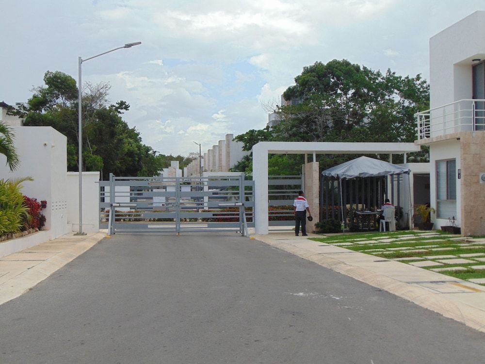 undefined Villa Happy by Akua 5