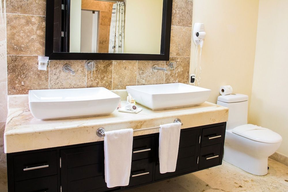 El Faro 303 Surf Deluxe Room 14