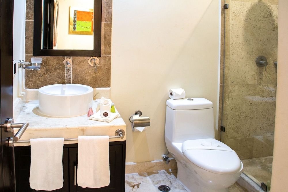 El Faro 303 Surf Deluxe Room 17