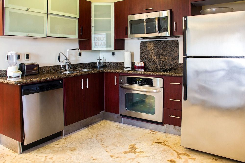 El Faro 303 Surf Deluxe Room 9