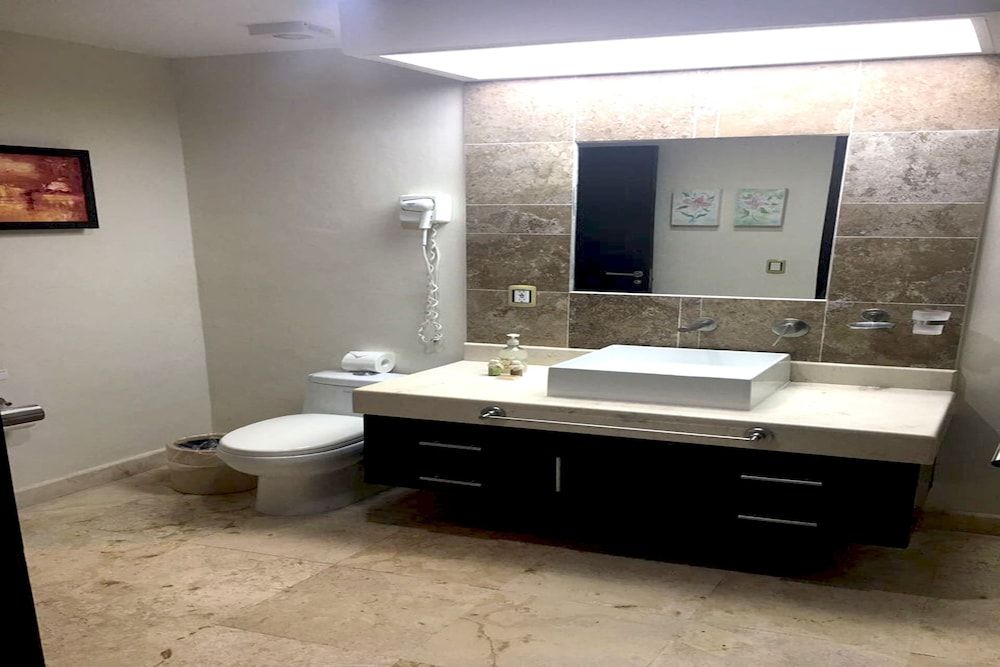 El Faro 102 Reef Deluxe Apartment 11