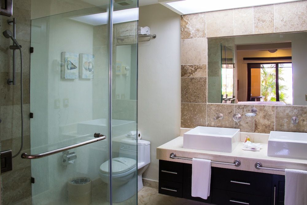 El Faro 102 Reef Deluxe Apartment 12