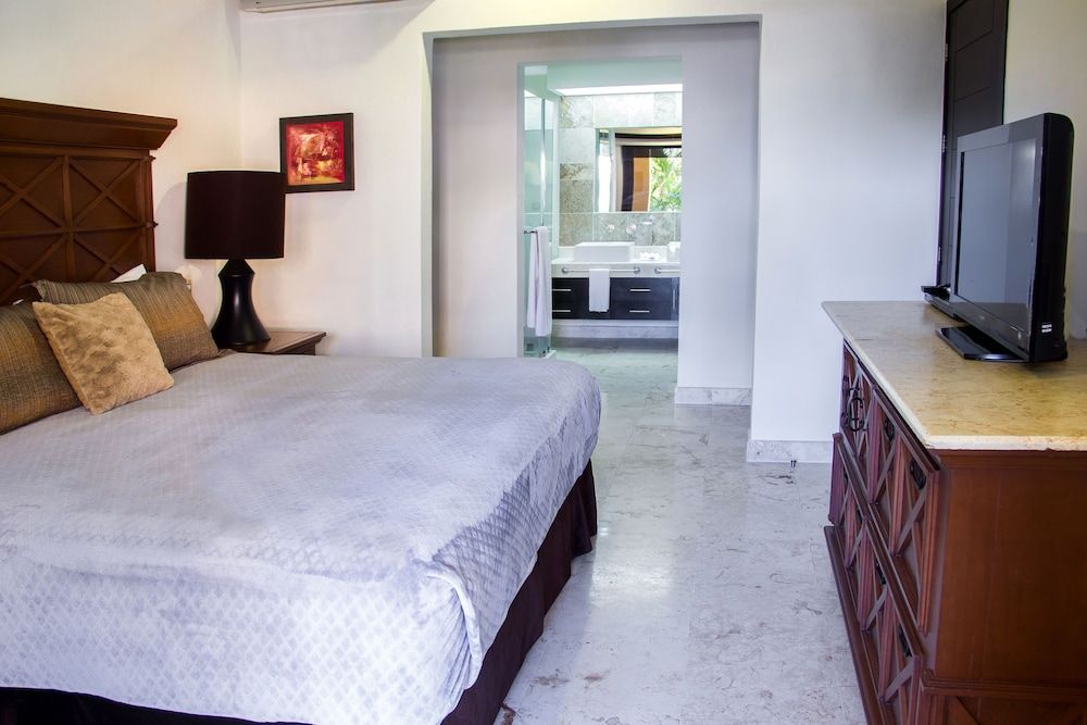 El Faro 102 Reef Deluxe Apartment 6