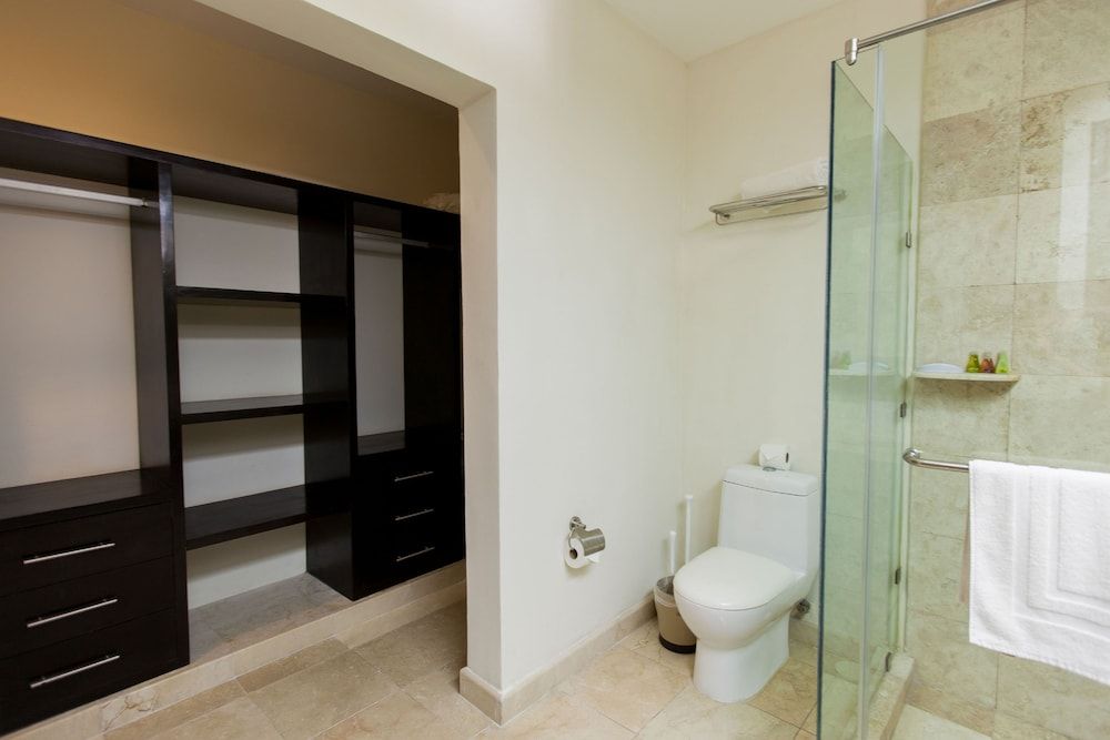 El Faro 304 Coral Deluxe Apartment 32