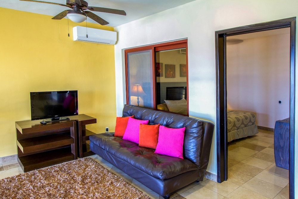 El Faro 302 Coral Deluxe Apartment 21