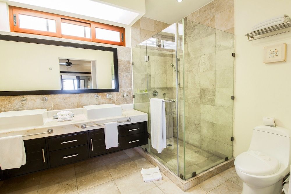 El Faro 302 Coral Deluxe Apartment 33