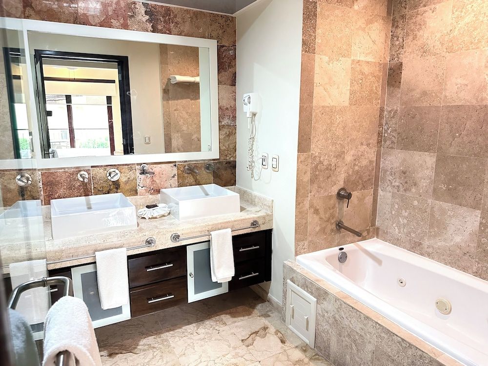 El Faro 205 Reef Deluxe Apartment 8