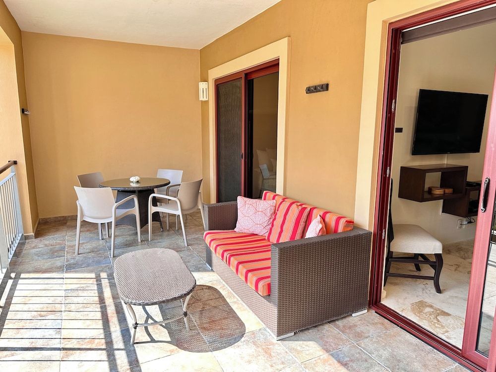 El Faro 205 Reef Deluxe Apartment 11