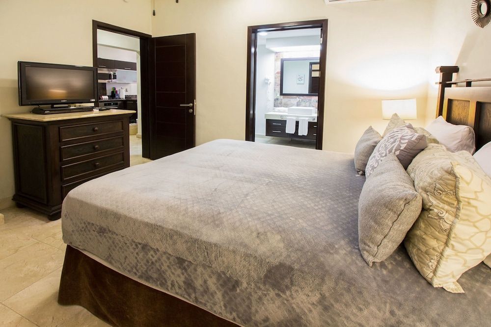 El Faro 105 Reef Deluxe Apartment 3