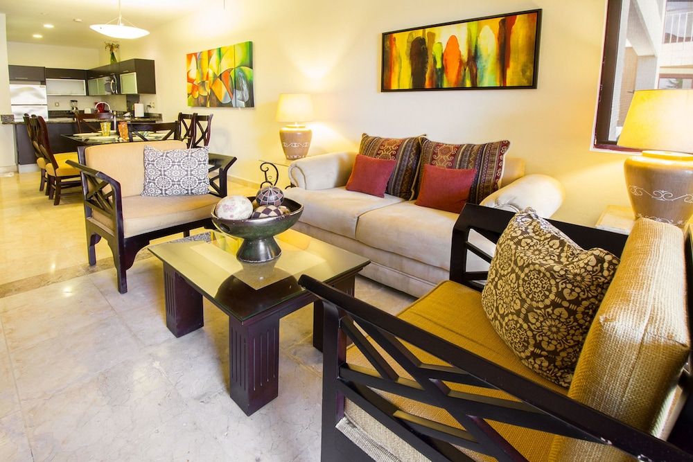 El Faro 105 Reef Deluxe Apartment 13