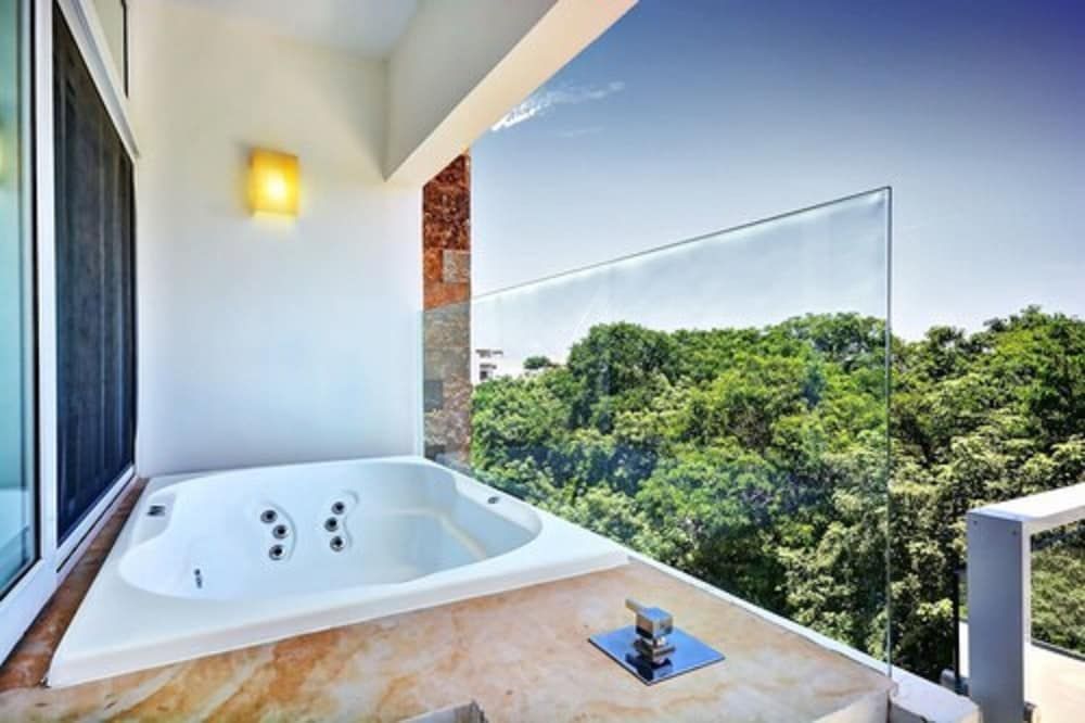 Via 38 PH Fuego by Realty Group Apartment, 2 Bedrooms 18