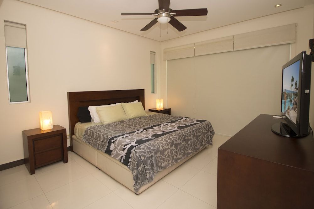 Downtown Apartment Oasis 12 Superior Apartment, 2 Brooms with Beach Club Access 4