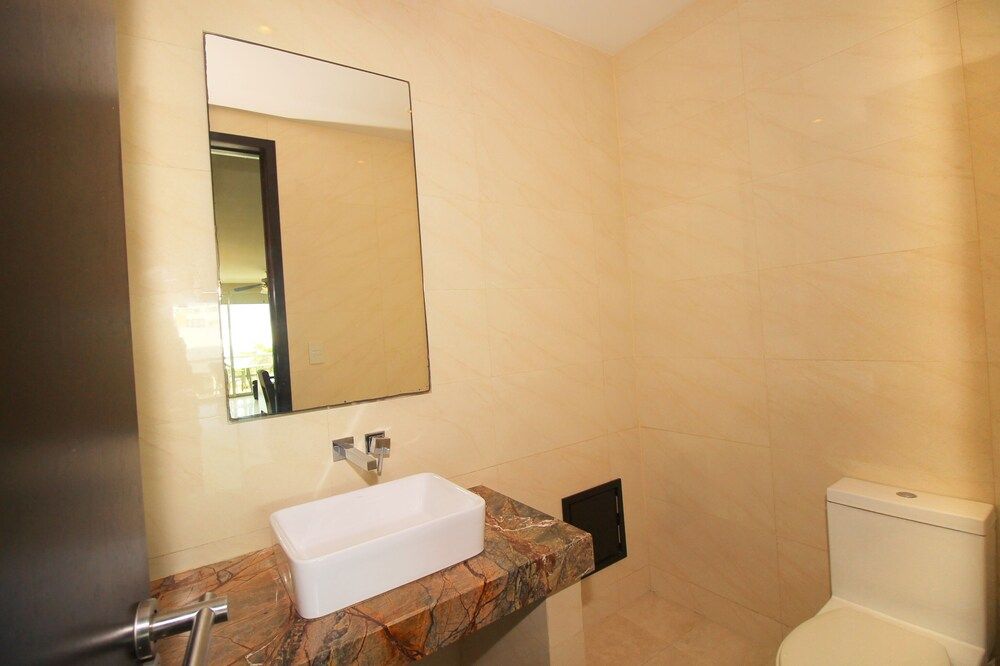 Downtown Apartment Oasis 12 Family Apartment, 3 Bedrooms, City View 11