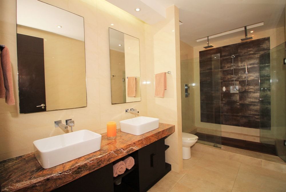 Downtown Apartment Oasis 12 Family Apartment, 3 Bedrooms, City View 10