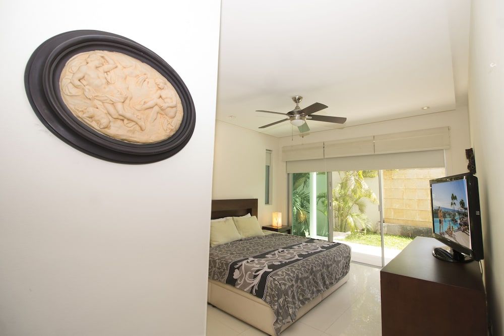 Downtown Apartment Oasis 12 Superior Apartment, 2 Brooms with Beach Club Access 3