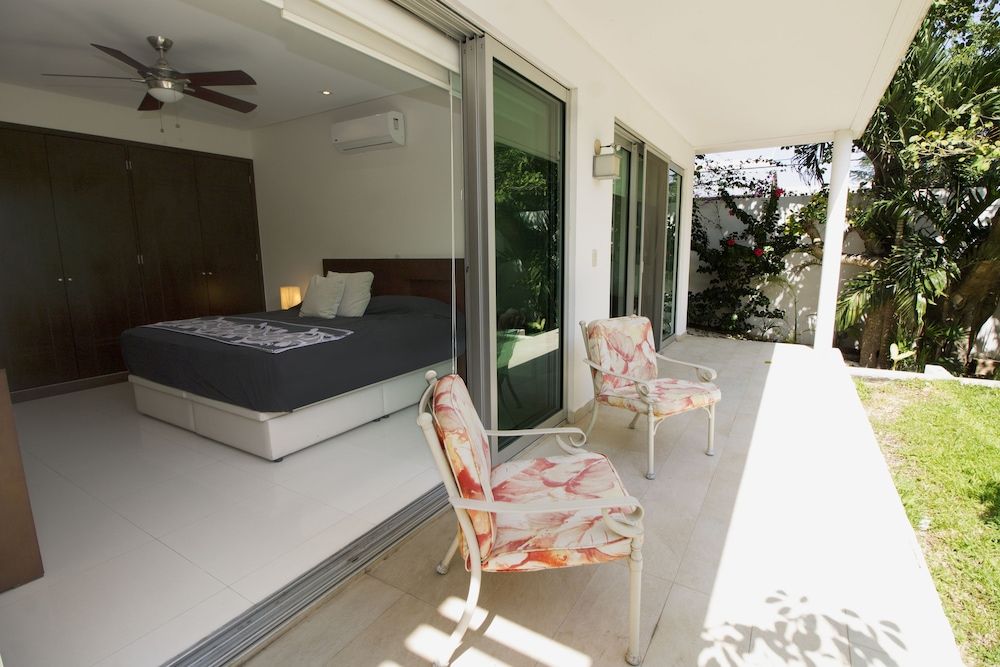 Downtown Apartment Oasis 12 Superior Apartment, 2 Brooms with Beach Club Access 2