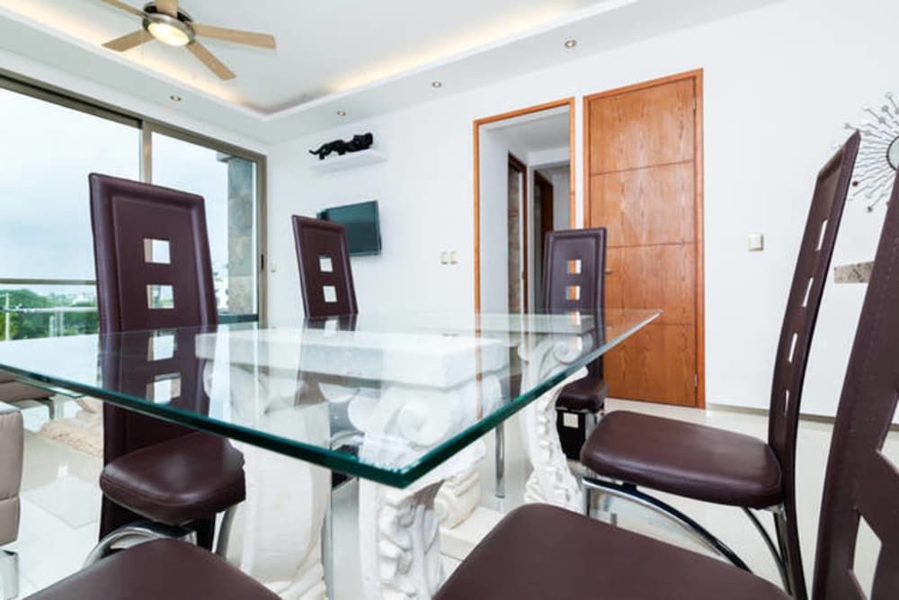 undefined MENESSE Quinta Mar 9