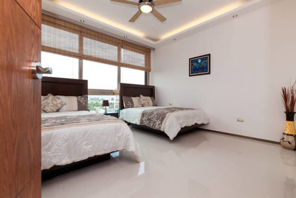 undefined MENESSE Quinta Mar 3