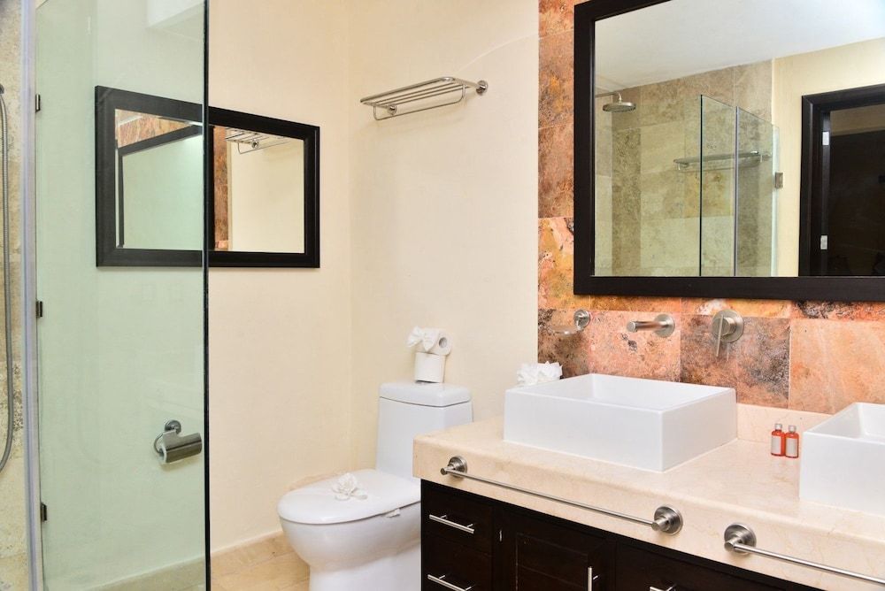 El Faro Condos by Your Best Getaway Superior Condo, Balcony, Partial Ocean View (EF 106) 24