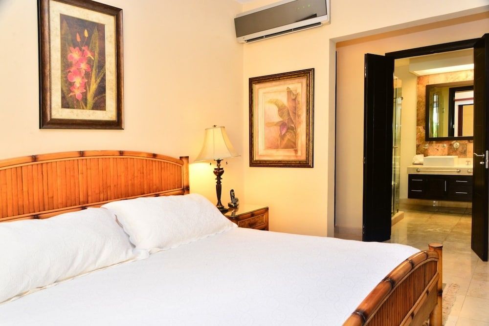 El Faro Condos by Your Best Getaway Superior Condo, Balcony, Partial Ocean View (EF 106) 4