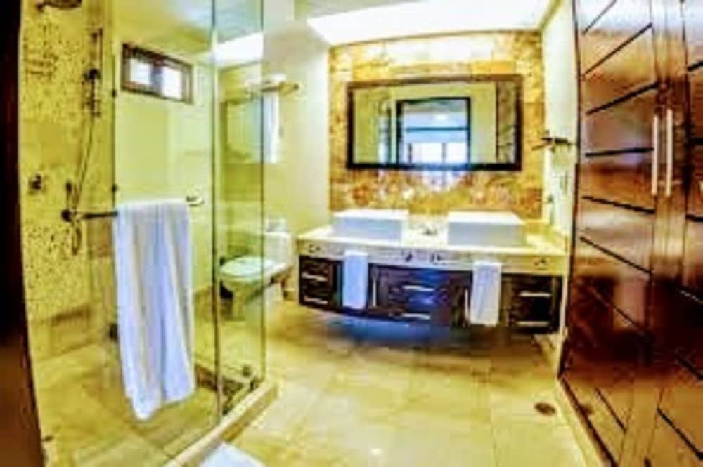 El Faro Condos by Your Best Getaway Superior Condo, Balcony, Partial Ocean View (EF 106) 21