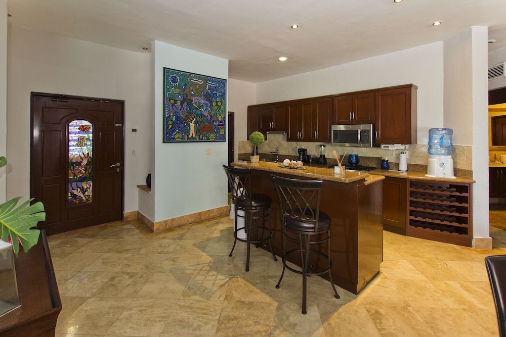 Luna Encantada By Your Best Getaway Superior Condo, Patio, Partial Ocean View (E1) 8