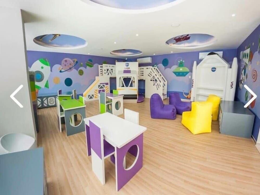 undefined The City 1317 9