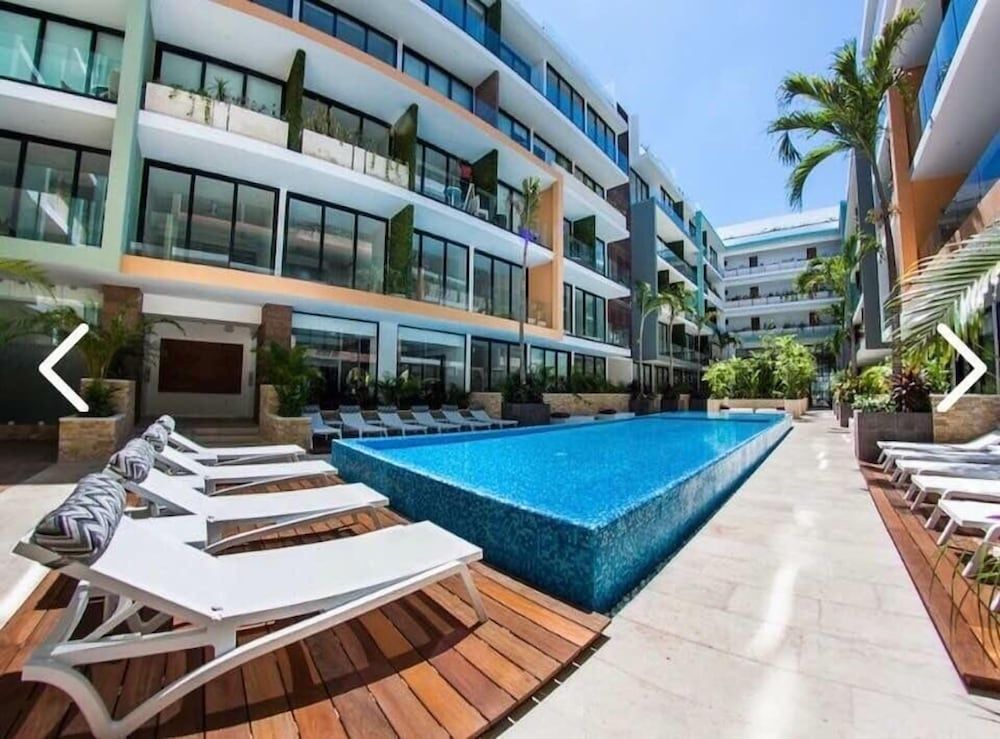 undefined The City 1317 6