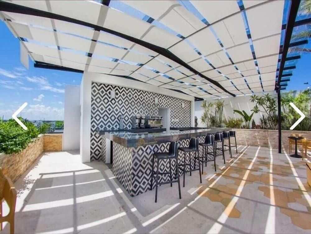 undefined The City 1317 3