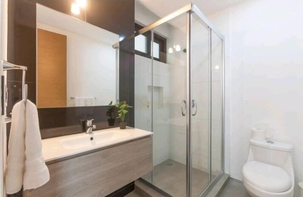 The City 2402 Standard Apartment, 1 Bedroom, Non Smoking 6