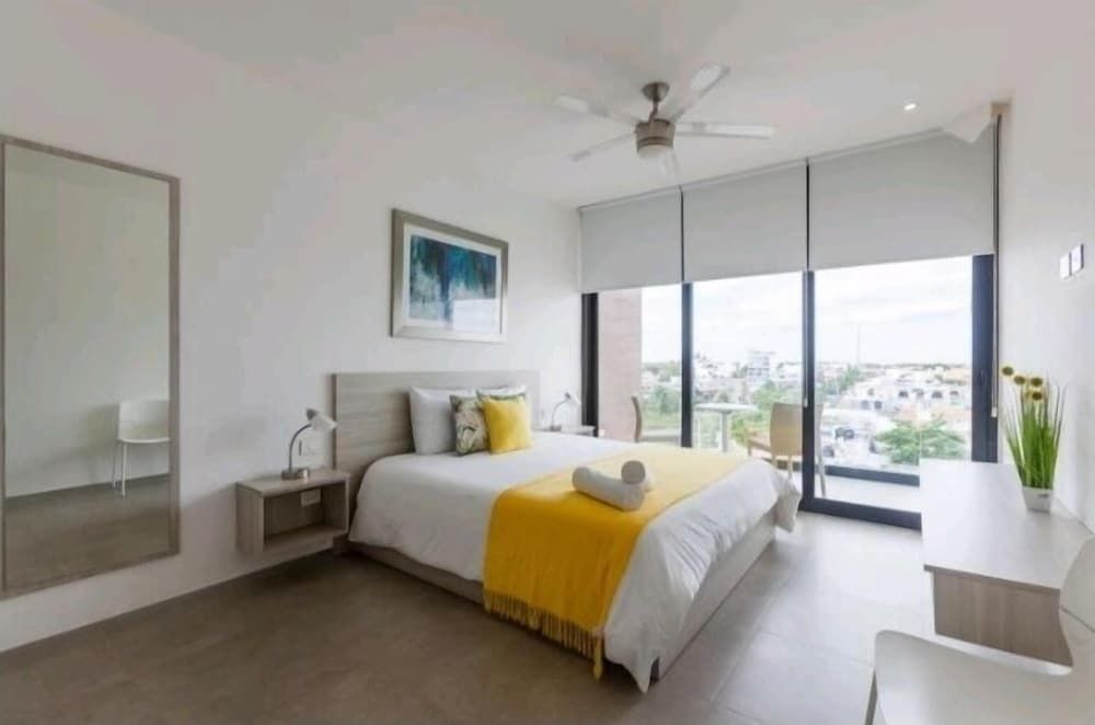 undefined The City 2402