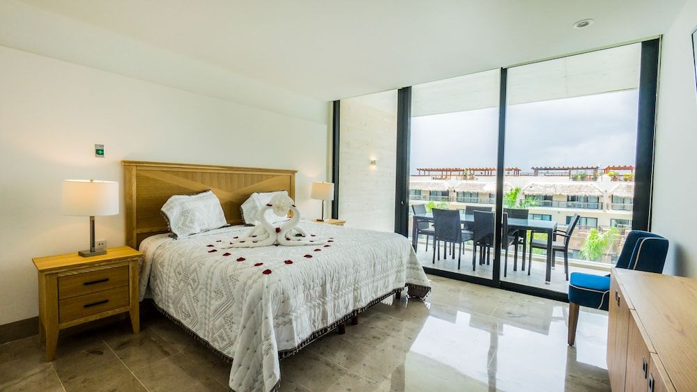 Oceana Beachside Condo Comfort Apartment, 3 Bedrooms 4