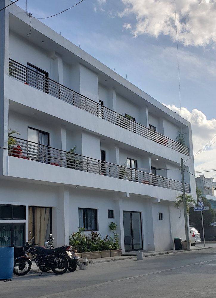 undefined SuitesMB 8