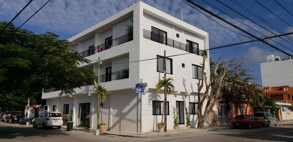 undefined SuitesMB 6