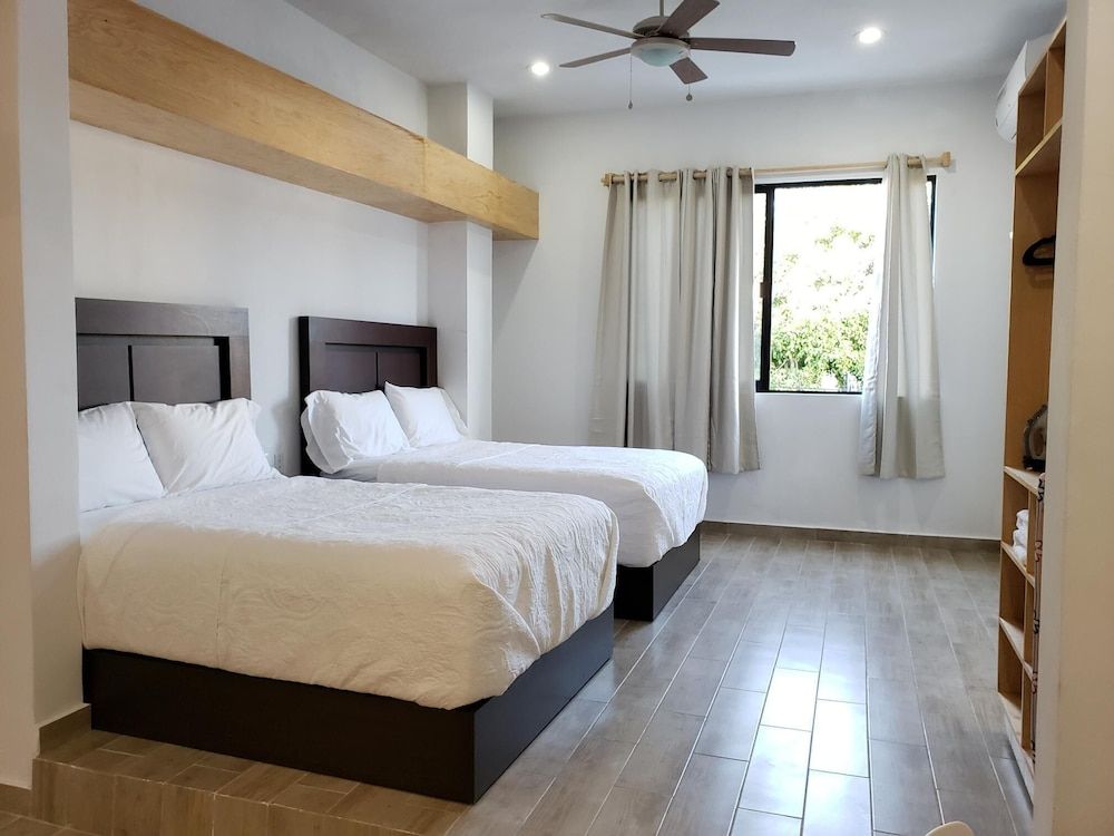 undefined SuitesMB 4