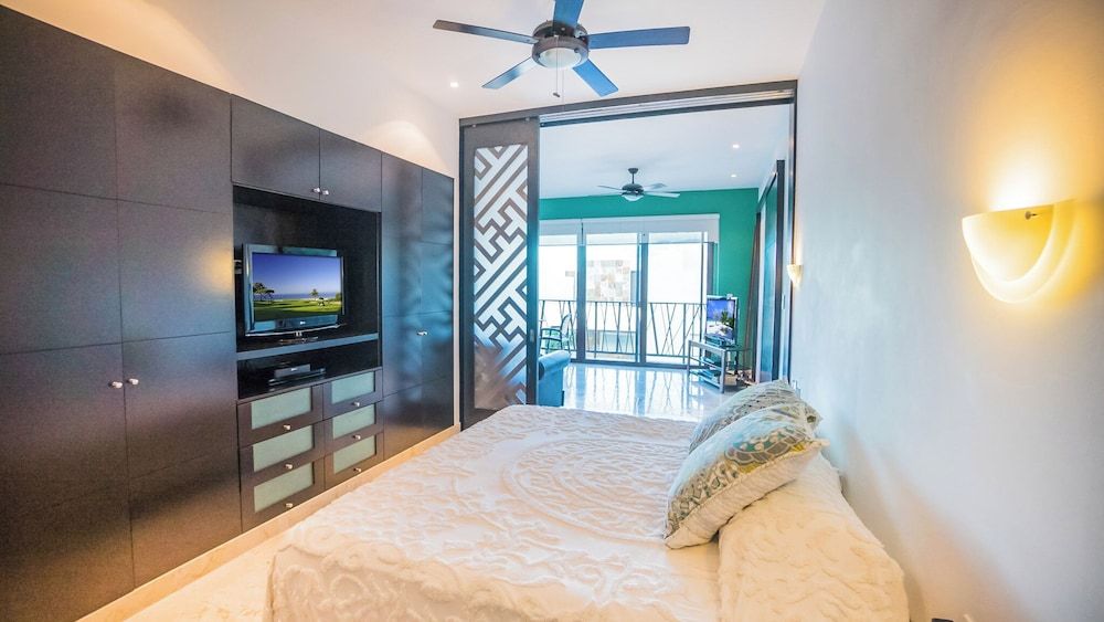 Las Brisas Condominios Deluxe Apartment, 1 Bedroom 4