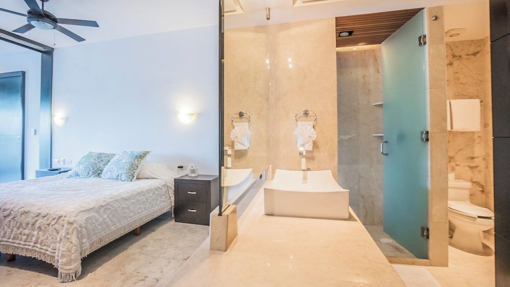 Las Brisas Condominios Deluxe Apartment, 1 Bedroom 7