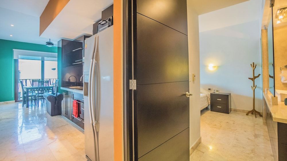 Las Brisas Condominios Deluxe Apartment, 1 Bedroom 12